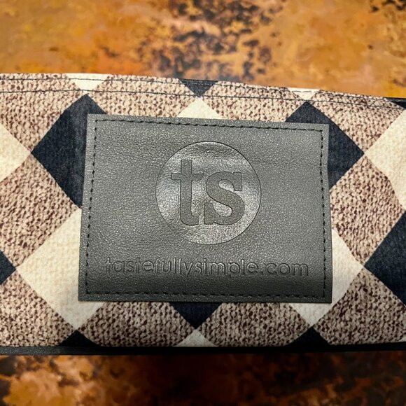 SALE!  Tastefully Simple Insulated Carrying Case & Tray - Picture 7 of 9